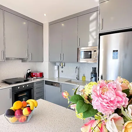 Daire Serenity By The Ocean Penthouse By Becherish